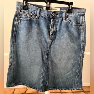 Gap A line women’s denim skirt EUC!! Size 10